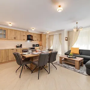Deluxe And Garden Apartment Varna