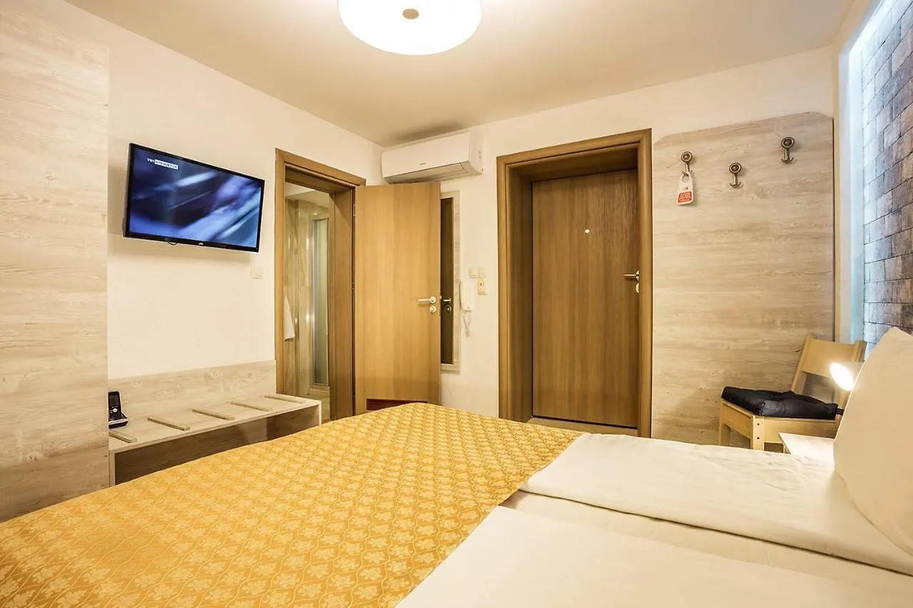 Sofia Place Hotel By Hmg